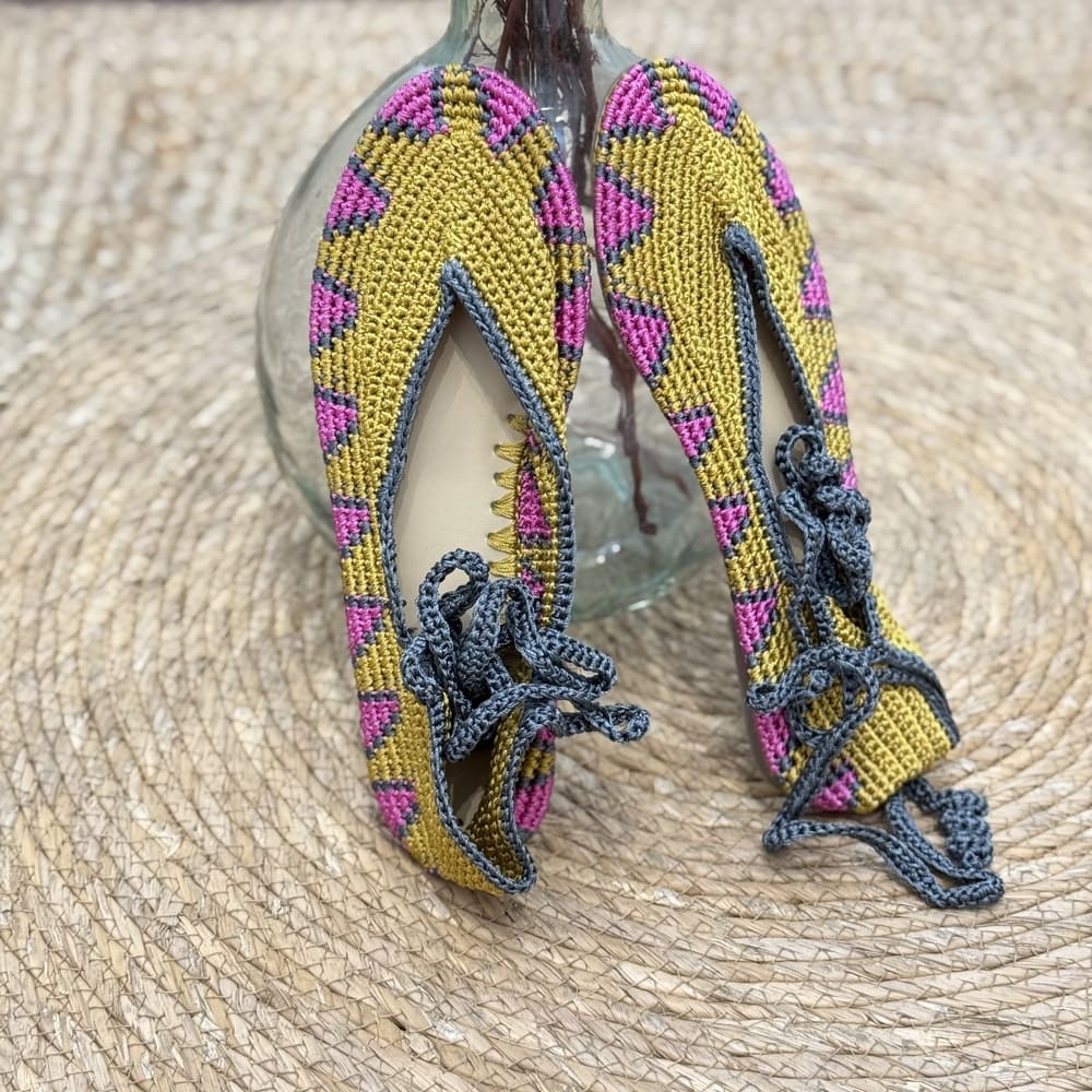 Bailarina crochet mostaza y fuscia Vila - Talla 38