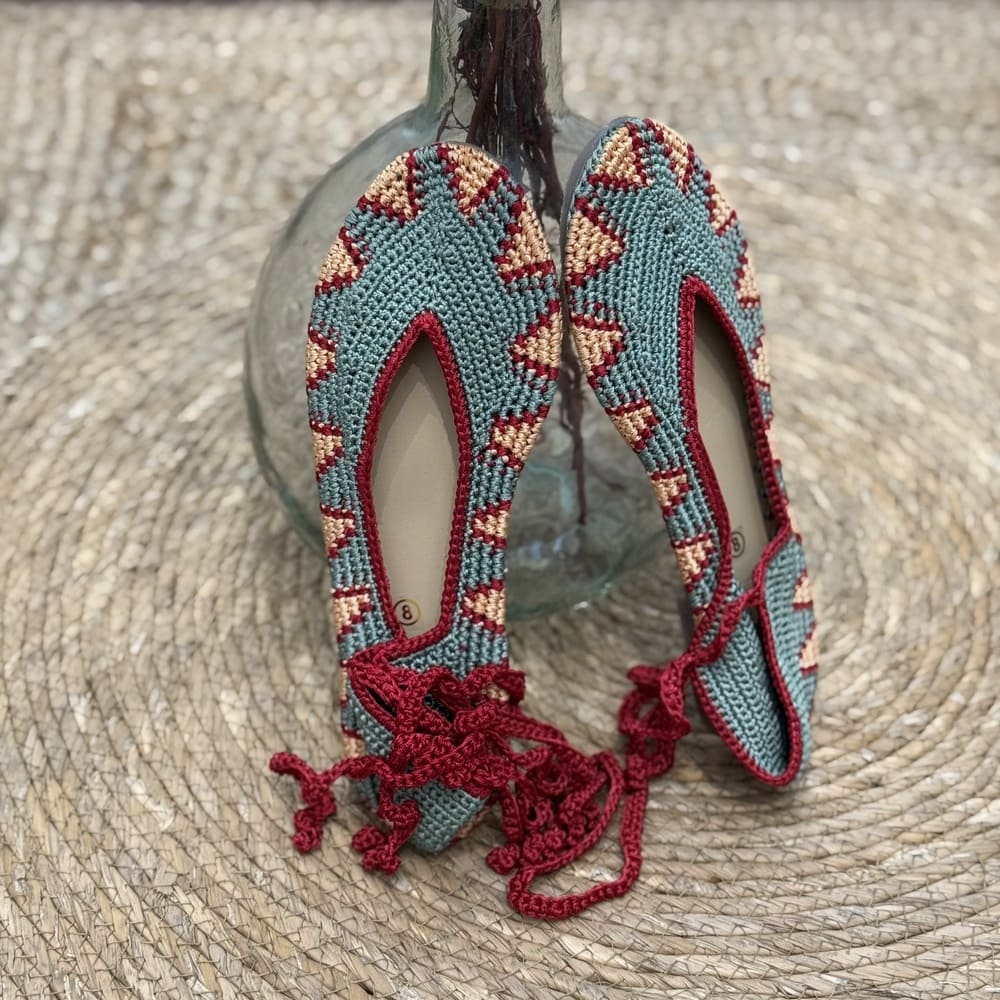 Bailarina crochet gris y rojo Vila - Talla 38