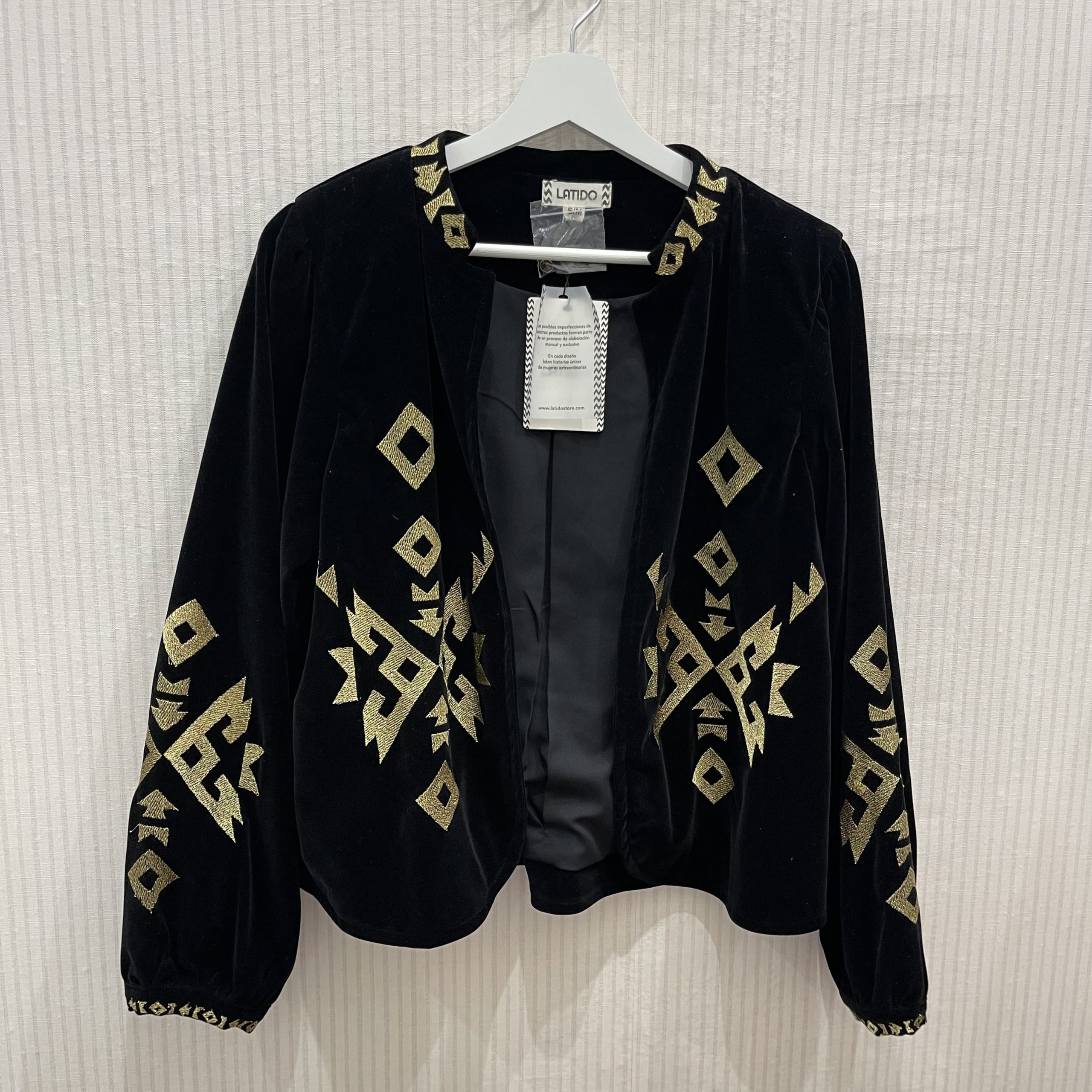 Chaqueta terciopelo negra con bordado en dorado